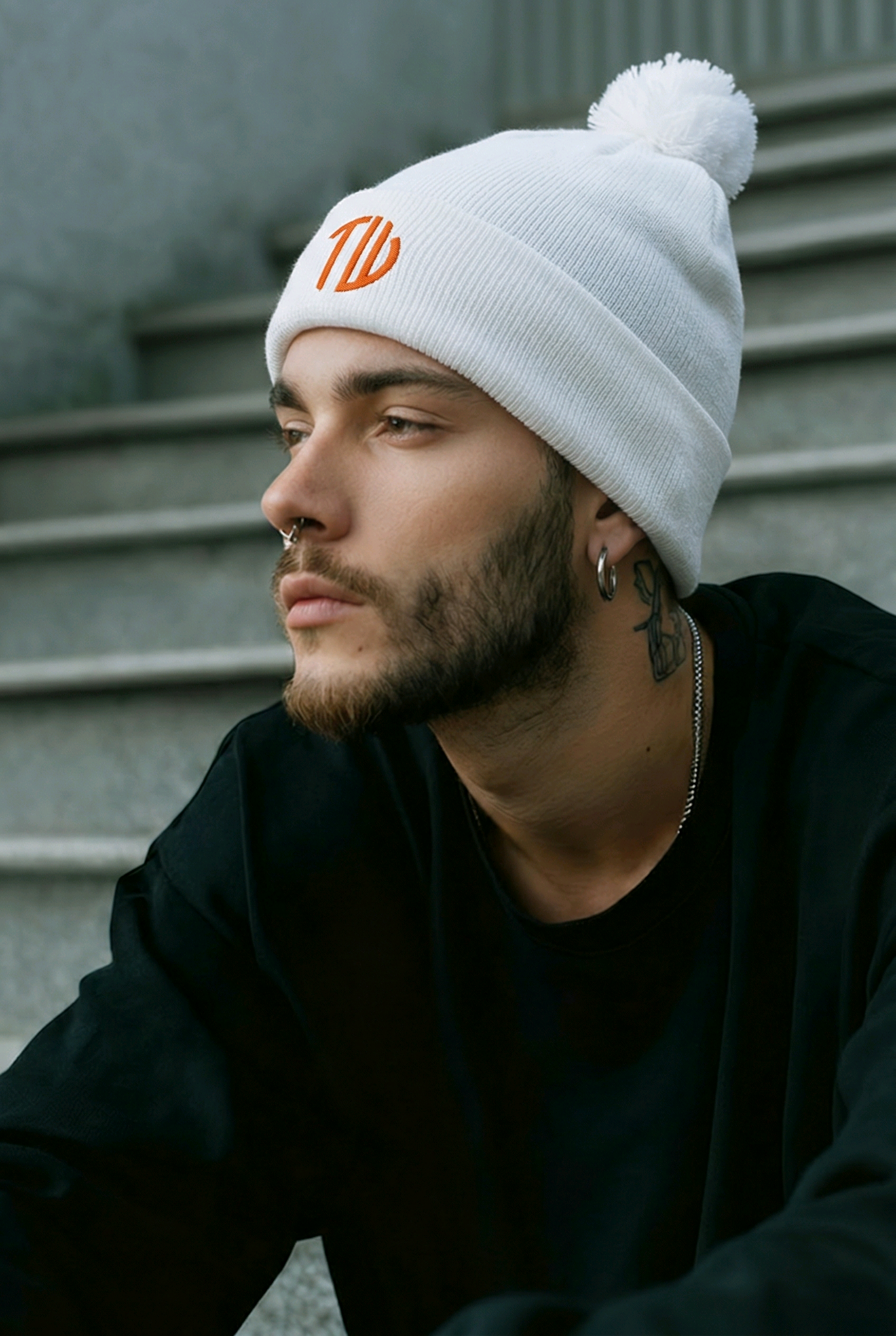 Premium Pom-Pom Beanie "Polar Edge"